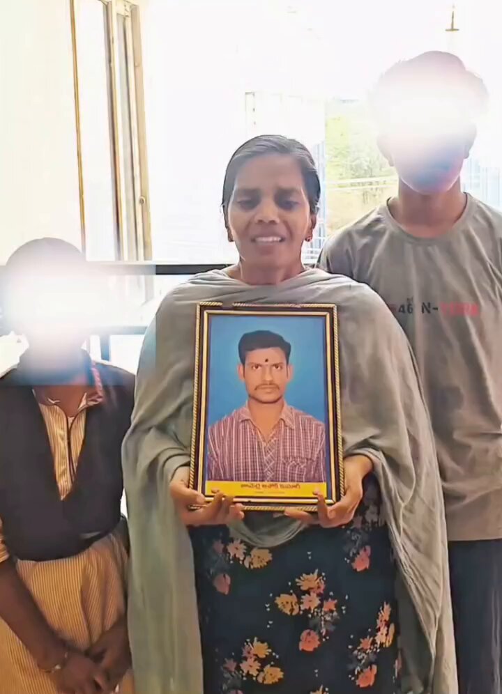Please look into this issue Anna Pawan Kalyan 🙏 ఈ వైసీపీ వాళ్ళ అరాచకాలకు అడ్డు అదుపు లేకుండా పోతోంది 💦 Deputy CMO, Andhra Pradesh AlwaysPawanKalyan Sreekanth B+ve #PawanKalyanForPithapuram #AndhraPradesh