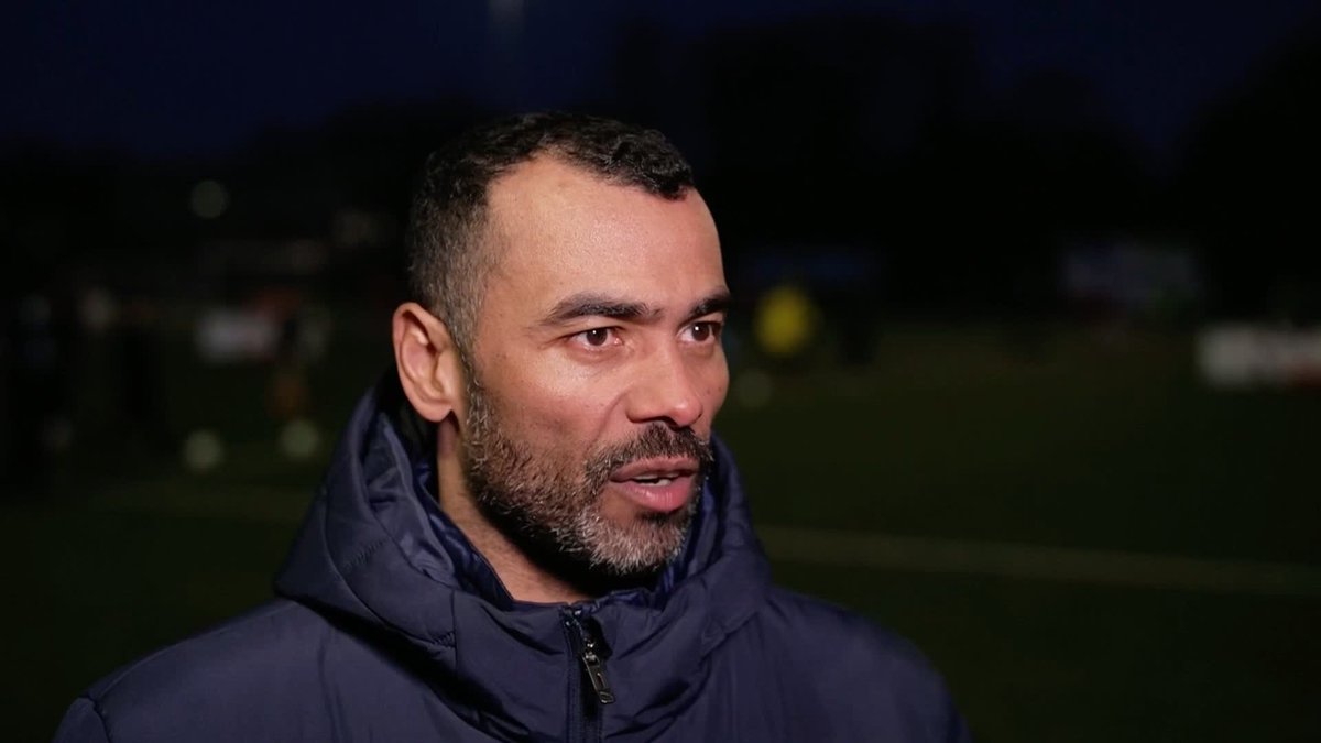 ''They look like mentality monsters, they're not giving anything up, after 20 years they should win it'' Ashley Cole believes the Premier League title is Arsenal's to lose 👀
