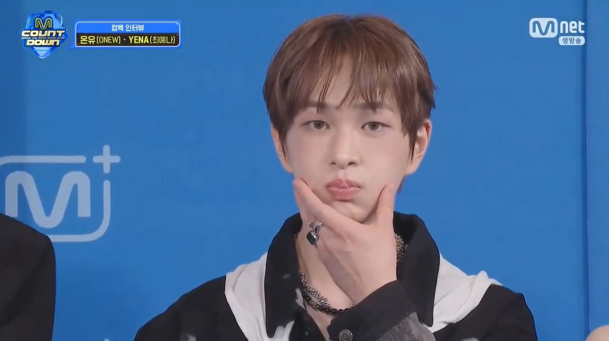 jinki's interview session on mcountdown #온유 #ONEW #オニュSHINee ONEW