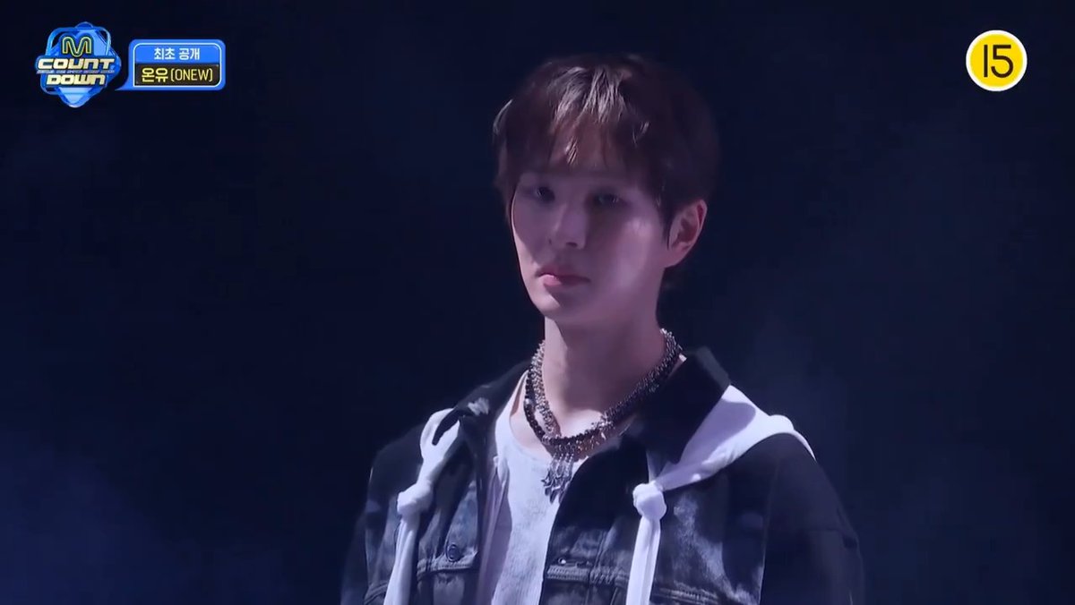 first music show stage after three years...and lee onew jinki showed the level of live performance that was missed on music shows #온유 #ONEW #オニュSHINee ONEW
