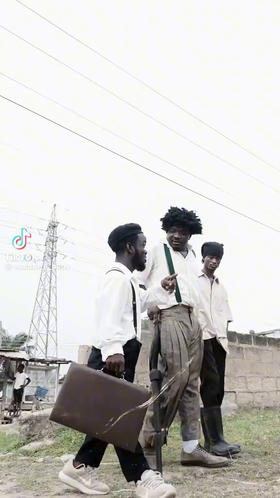 How was Armani able to convince Criss Waddle to play this role,see his shoe ah😂💔