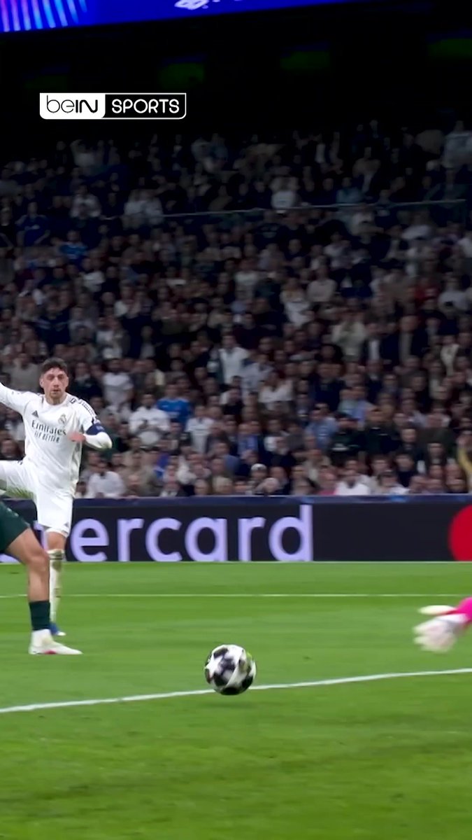 هاتريك خيالي🤯 في ليلة استثنائية وكرنفالية لجماهير ريال مدريد. القائد فيديريكو فالفيردي ينثر سحره في الـ"سانتياغو برنابيو" ويسرق الأضواء بتسجيله لـ"هاتريك" تاريخي في شباك مانشستر سيتي #دوري_أبطال_أوروربا #ريال_مدريد