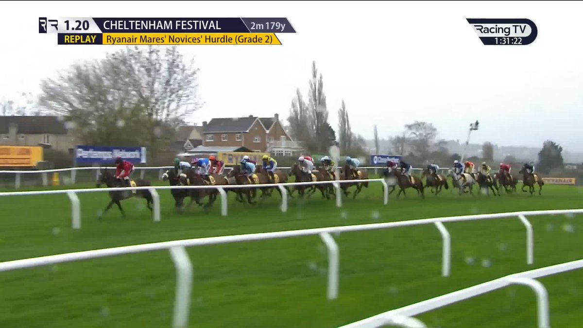 🗣️ "This was shambolic. This was one of the worst starts of the week so far." 🗣️ "Look at Bambino Fever. She jumped it like a brick wall." An eventful start to proceedings in the opener 👇🏻