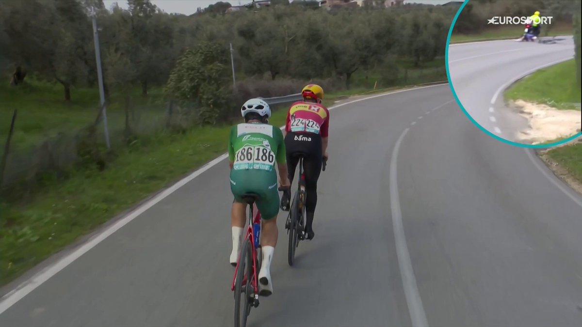El atropello de la moto de carrera a Michael Gogl. #TirrenoAdriatico
