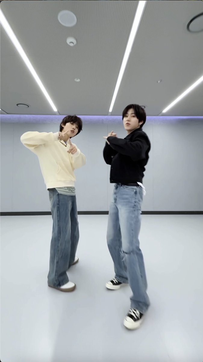 𝗧𝗵𝗮𝘁'𝘀 𝗮 𝗻𝗼 𝗻𝗼 😽 #KickFlip #킥플립 #Kyehoon #Keiju