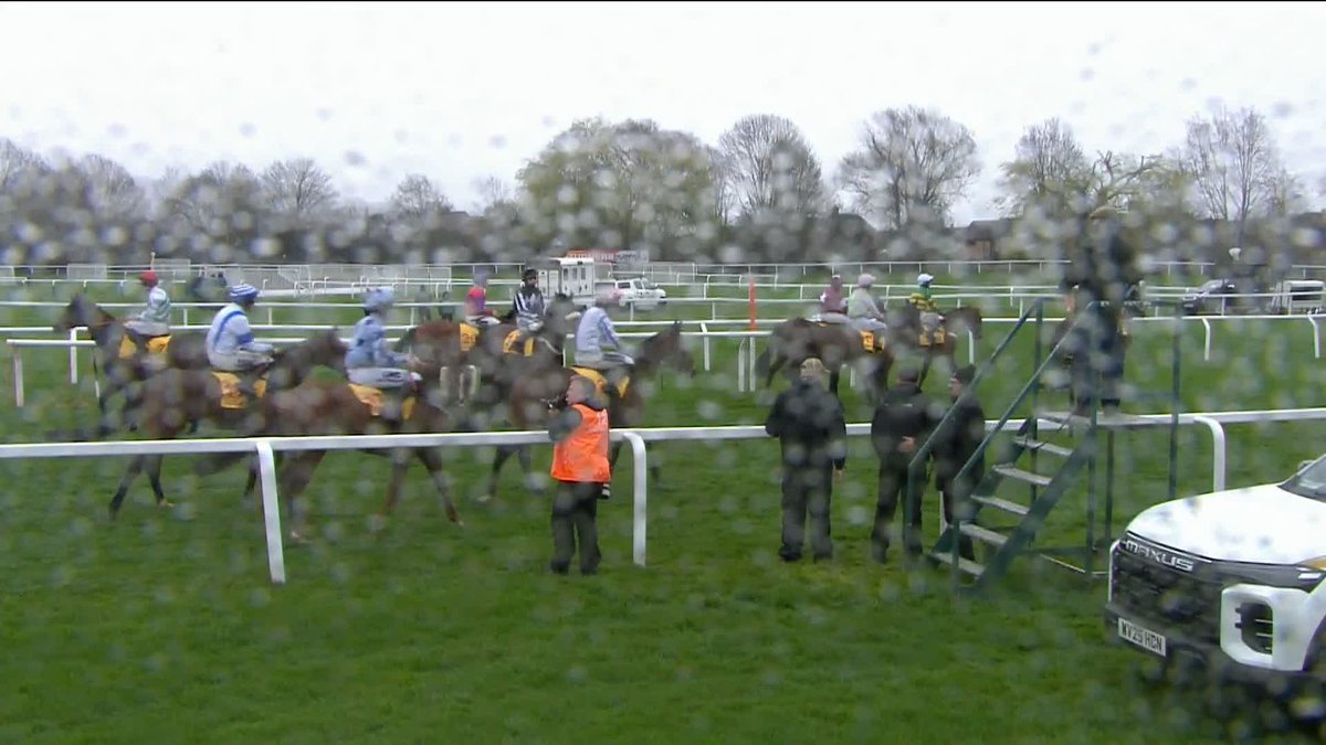 Boos ring around Cheltenham 🔊 Another false start 😬