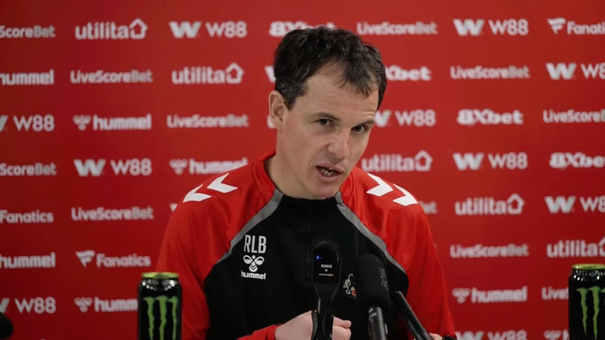 ''It's not only the players, I would like to include myself and the coaching staff, we failed'' Regis Le Bris reflects on Sunderland being knocked out of the FA Cup by League One side Port Vale 🐈‍⬛