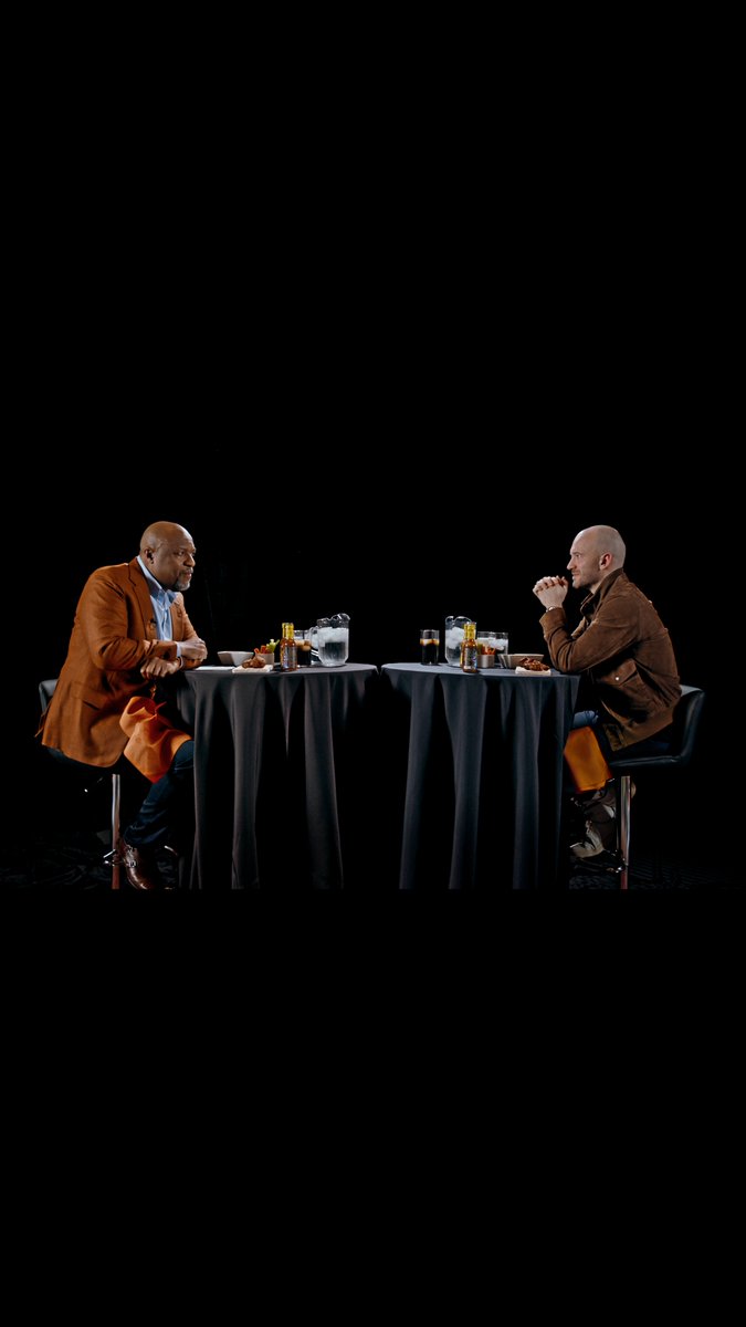 The tables have officially turned. 🔥 Illini, give it up for your 2026 Commencement speaker Sean Evans. #IllinoisHotOnes