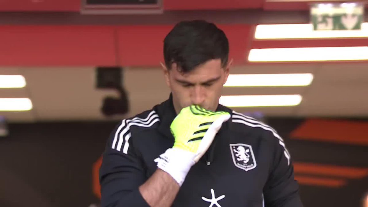 ⚠️🇫🇷🇦🇷 Los SILBIDOS PARA DIBU EN FRANCIA cuando salió a entrar en calor en Lille.