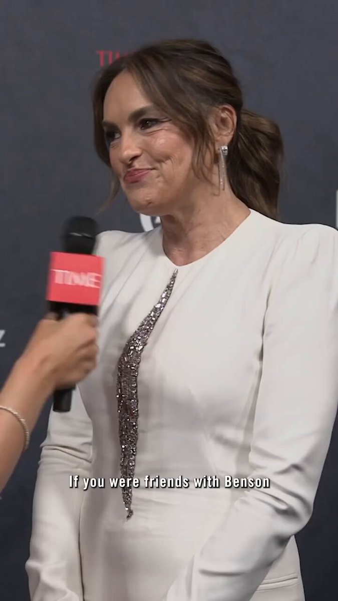 Mariska answers, “if you were friends with Olivia, and she came to you for girl advice, what advice would you give her about the relationship with Stabler?”