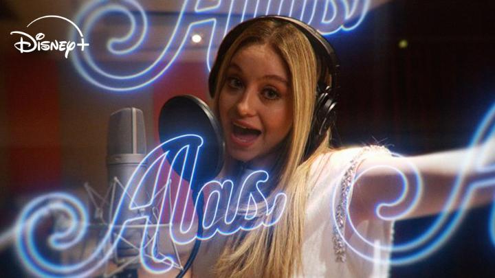 La canción que marcó una historia vuelve a volar. 🪽✨ La nueva versión de #Alas ya está disponible. Y esto recién empieza… la nueva temporada de #SoyLuna llega en julio a #DisneyPlus. 🛼