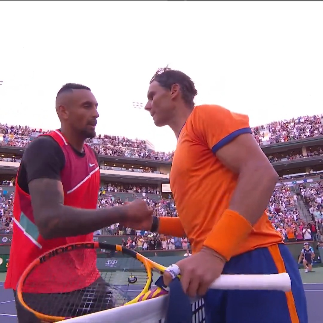 🔙 Indian Wells, año 2022. 🍿 Rafa Nadal y Nick Kyrgios brindaron un verdadero show de tenis en el paraíso. ✅️ Victoria del español por 7-6 (0), 5-7 y 6-4 en cuartos de final.