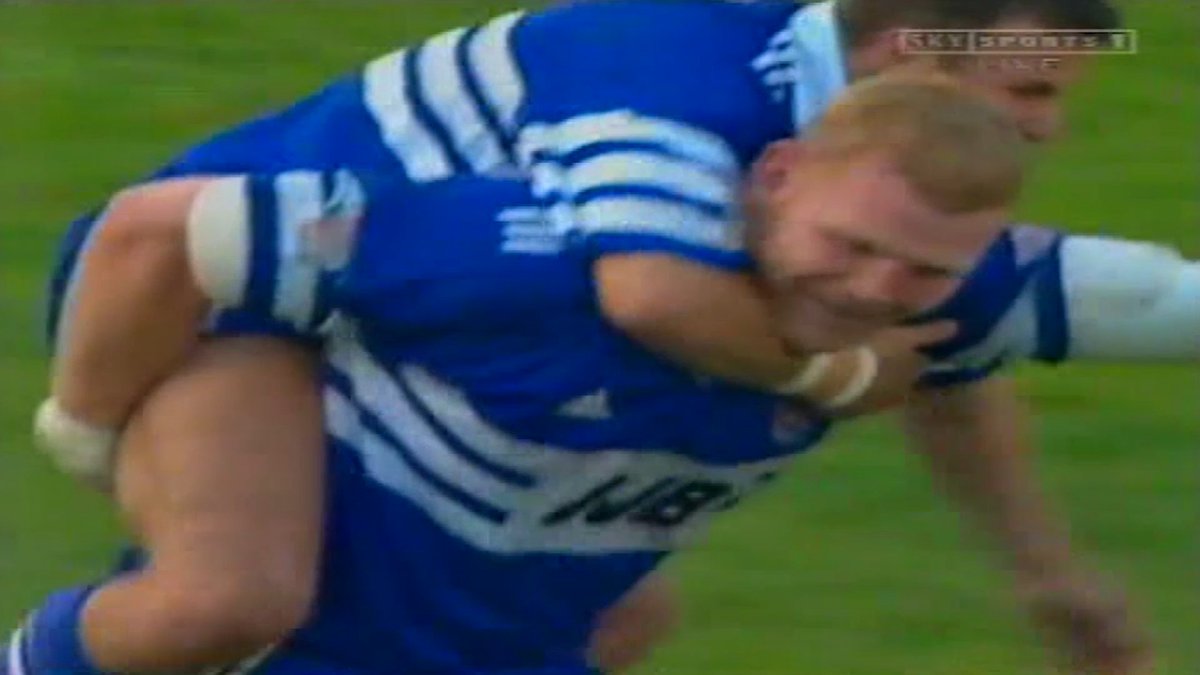 😲 "I don't believe it - neither does he...neither do I!" Prop-Forward Neil Cowie slotted over a one-pointer against the Bulls back in June 2000! Fancy seeing some Challenge Cup action this Friday night? The only place to watch Wigan v Bradford is in person at The Brick 👉 #WWRL