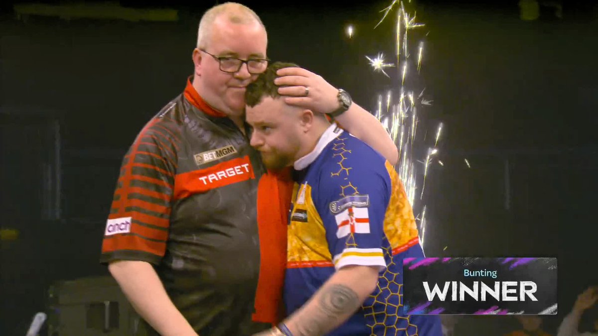 BUNTING BATTERS ROCK! Stephen Bunting demolishes Josh Rock 6-1 to become the first name in the semi-finals and pile more misery on the Northern Irishman! 📲 #PLDarts | QF1