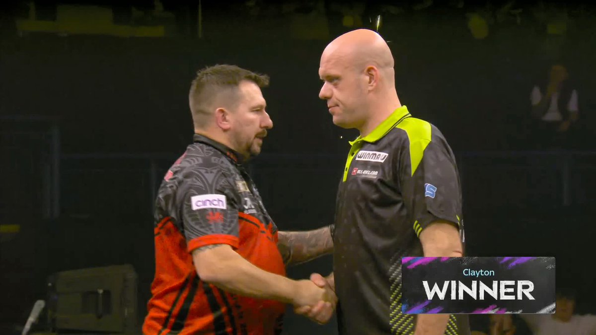 CLAYTON WINS ANOTHER QUARTER-FINAL 🐿️ Jonny Clayton wins his SIXTH opening match on the spin in this year's Premier League, as the Welshman takes six of the last seven legs to down Michael van Gerwen 6-3! 📲 #PLDarts | QF2