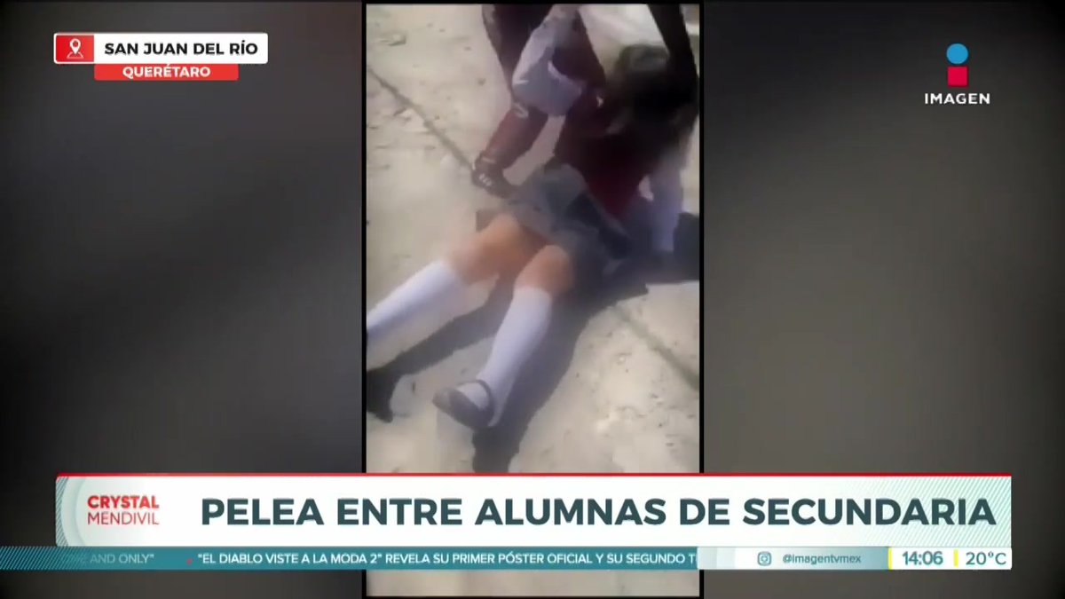 ¡Otra pelea escolar! Alumnas de secundaria golpean y tiran al piso a su compañera en #Querétaro. #NoticiasImagen #YoTeVeo #ImagenNoticias con Crystal Mendivil Imagen Crystal