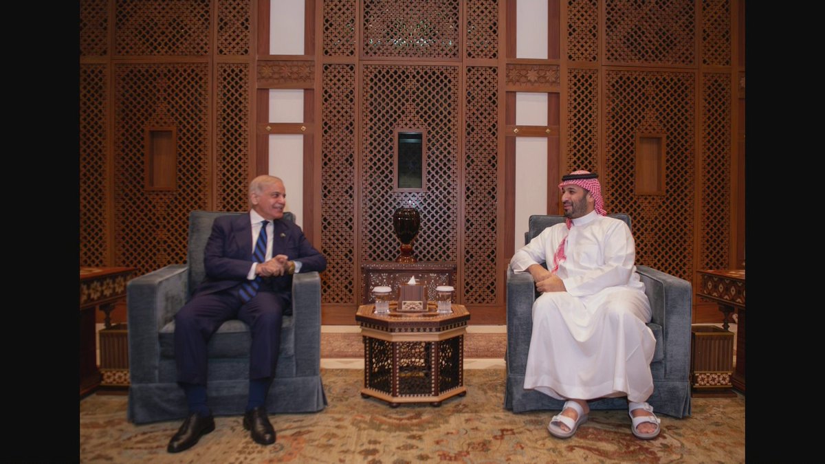 ولي العهد السعودي يلتقي رئيس وزراء باكستان في جدة قناة العربية