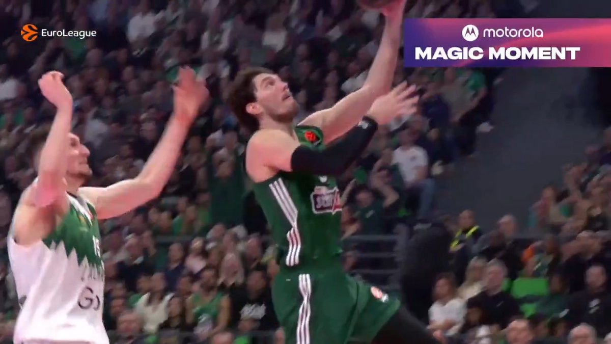 .Nigel Hayes-Davis threading the needle with that cleannn bounce pass 🪡 #MotorolaMagicMoment motorola I Panathinaikos BC