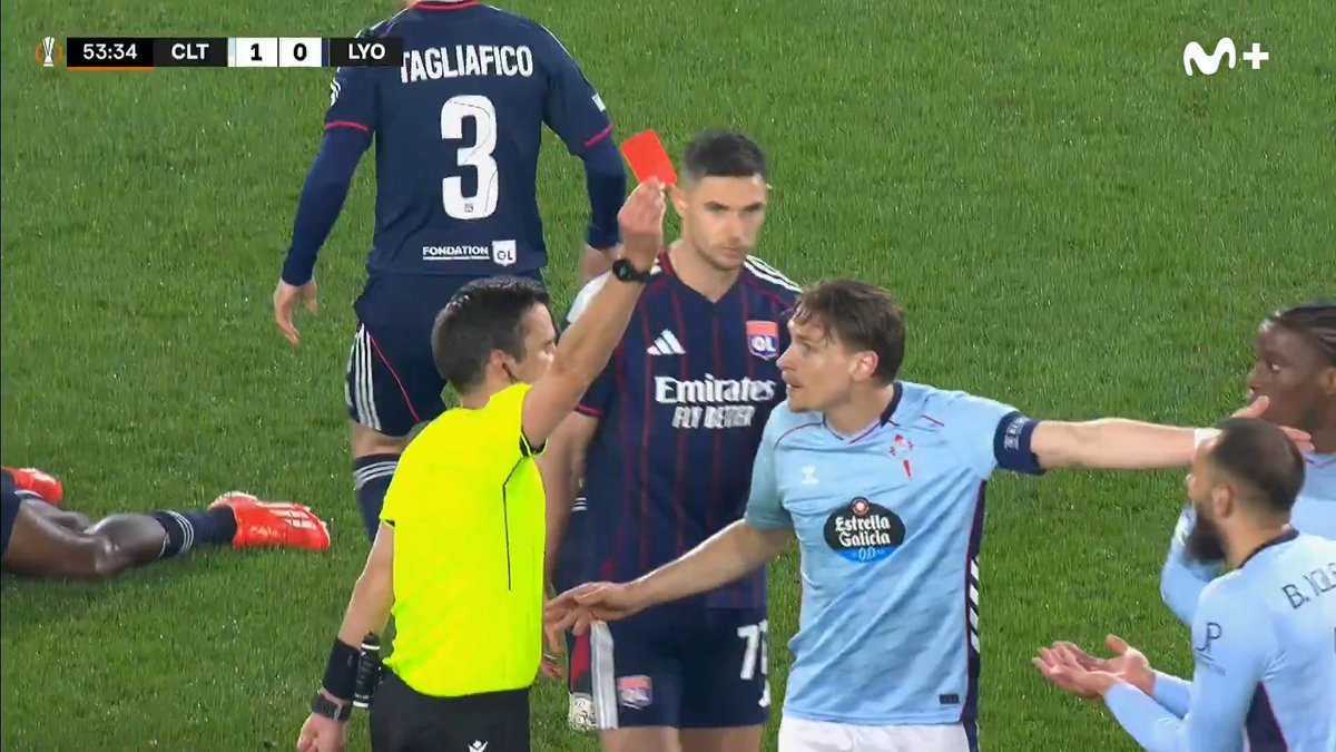 🟥 Expulsado Borja Iglesias por doble amarilla tras esta acción. #UEL #LaCasaDelFútbol