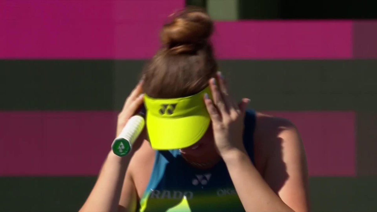 Semifinals bound! 🛫 Linda Noskova makes it to an 11th WTA-level semifinal with a 6-2, 4-6, 6-2 victory over Gibson 👏 #TennisParadise