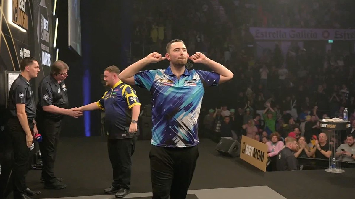 HUMPHRIES EDGES PAST LITTLER! Luke Humphries almost squanders a 5-2 lead, but converts a majestic 128 checkout to win the last-leg decider against Luke Littler and reach his first nightly final in 2026! 📲 #PLDarts | SF2