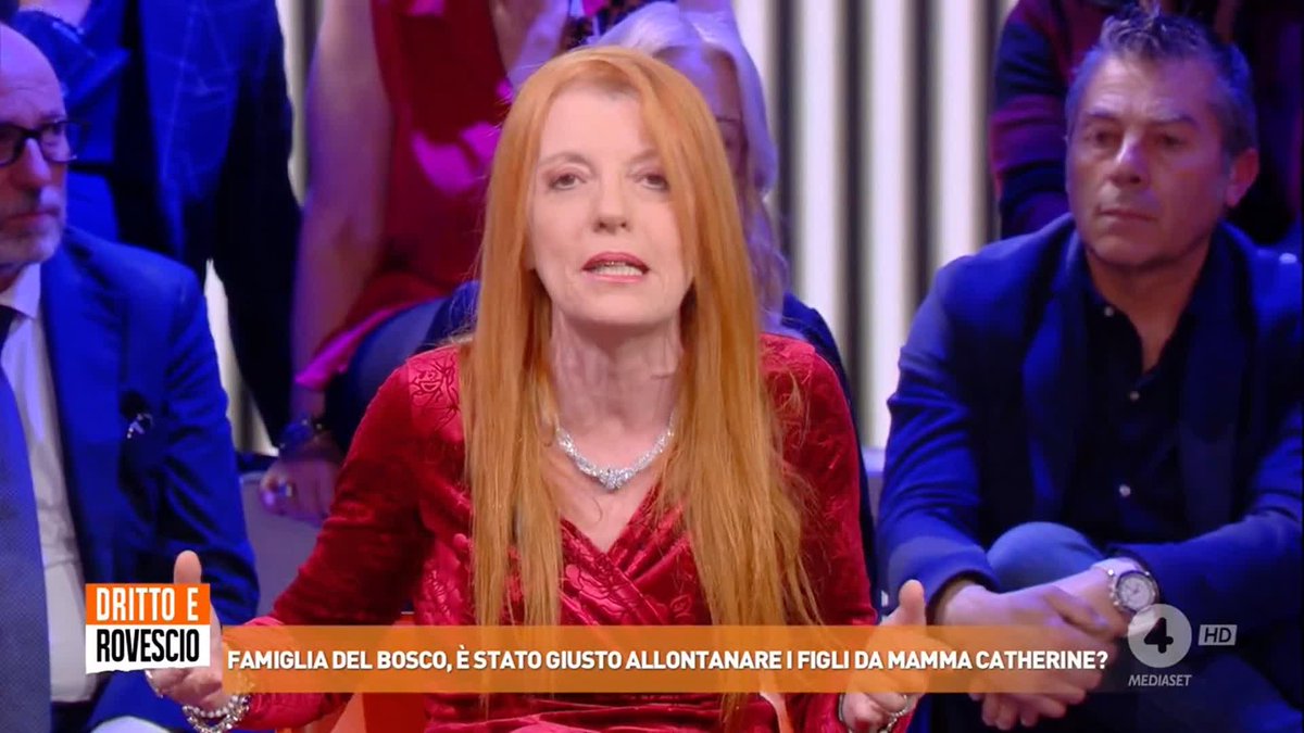 "Uno degli errori che avrebbe commesso la mamma è il fatto di dormire coi bambini" Michela Brambilla a #drittoerovescio sul caso dei bambini portati via alla famiglia che vive nel bosco