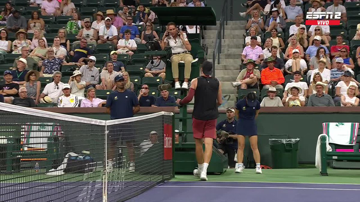 POLÉMICA CON EL HINDRANCE. 🚨 Medvedev acusó un gesto con los brazos de Draper que lo desconcentró y, tras un video review, le dieron el punto al ruso. 👀 📺 Mirá #IndianWells en el Plan Premium de #DisneyPlus.
