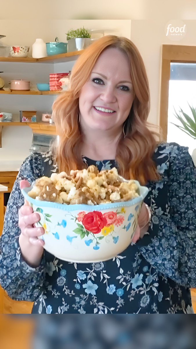 Ree's sweet and salty snack mix is full of the ultimate savory ingredient – bacon! 🥓🤤 Get more recipes from @ThePioneerWoman, Saturdays at 10a|9c. Get the recipe: