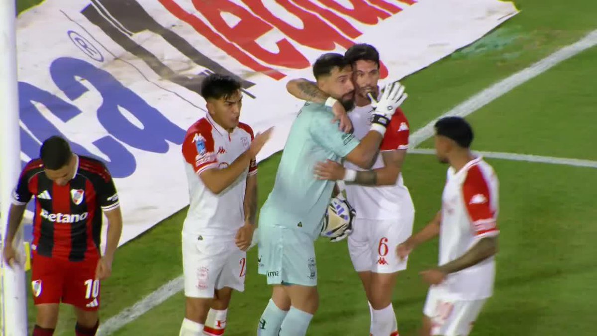 ¡¡EN LA PRIMERA QUE TOCÓ JUANFER, GALÍNDEZ LE ATAJÓ EL PENAL AL 10 DE RIVER Y SALVÓ A HURACÁN DEL 2-1 DEL MILLO!!