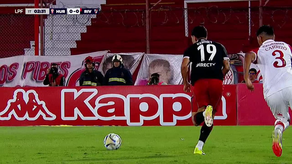 La Joya 💎 ecuatoriana 🇪🇨 ¡LA CALIDAD DE KENDRY! El gran caño de 🇪🇨 Kendry Páez a Lucas Carrizo en el duelo entre Huracán y River Plate