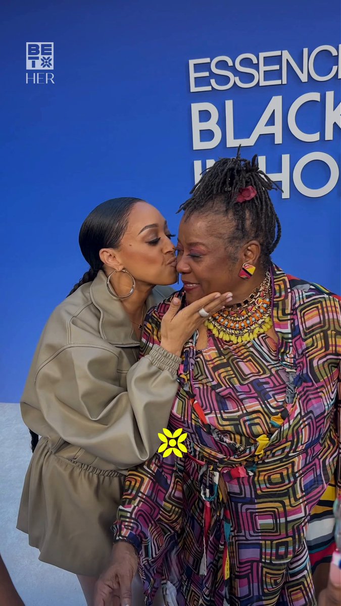 Moments we LIVE for! Tia Mowry and Loretta Devine 😍 Two queens! 👑 #BlackWomeninHollywood