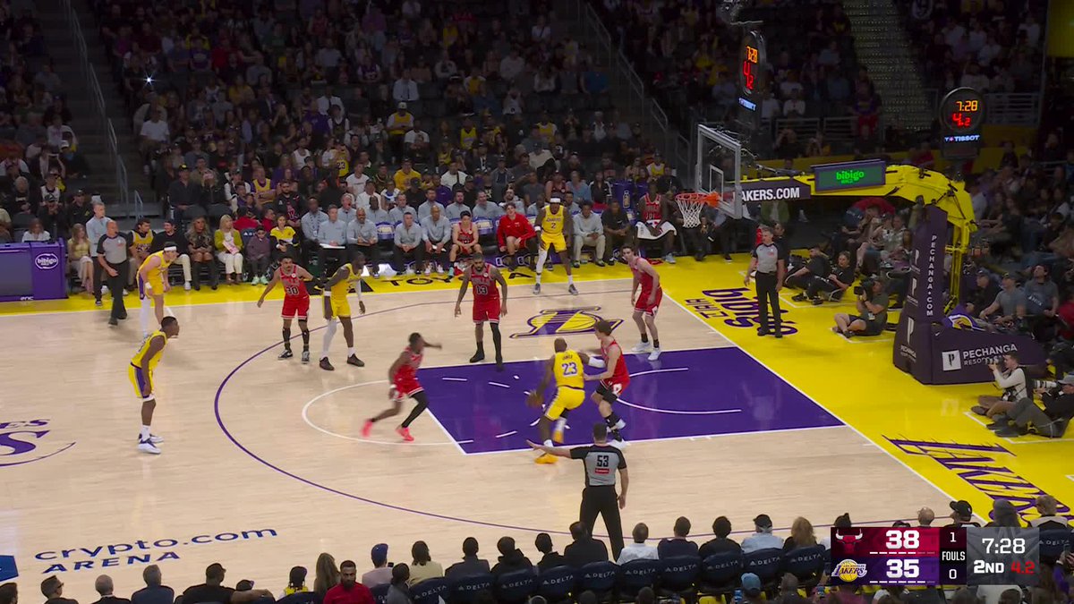 Rob with perfect fastbreak bounce pass to Tre 😮‍💨 Robert Dillingham | Chicago Sports Network