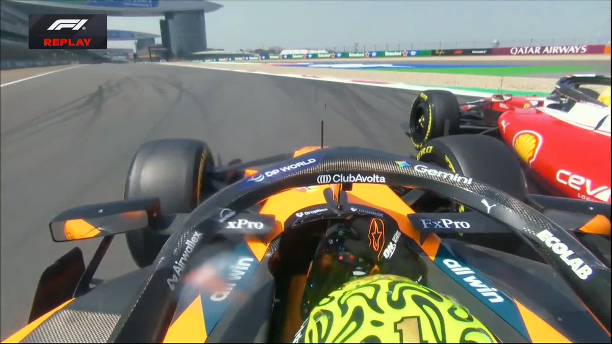 A bit too close for comfort between Lando and Lewis 😅