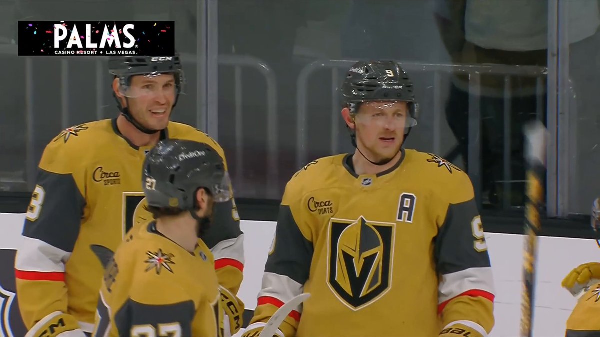 Jack Eichel gets snappy with it 🫰