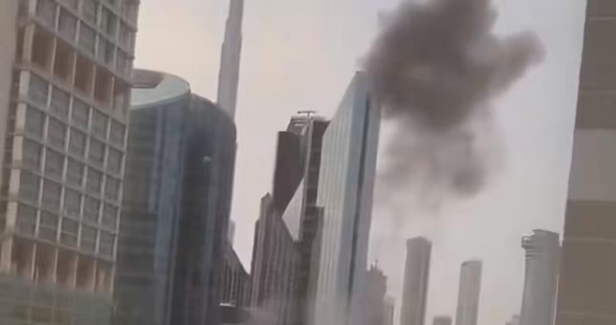 迪拜，被玩废了。如更多伊朗无人机，持续袭击迪拜国际金融中心，或袭击炼油厂/港口等能源设施，预计DIFC运营暂停(银行已开始居家办公/撤离)，股票暂停交易，投资者撤离。海湾局势更加混乱：航班停飞、保险费飙升、贸易路线改道。阿联酋拦截了大部分碎片，但碎片和火灾仍波及附近地区。迪拜房地产风险飙升，亚洲富豪正加速撤资，转向香港和新加坡；西方富豪的撤资，去年底就开始了，加密富人是最后的接盘侠。