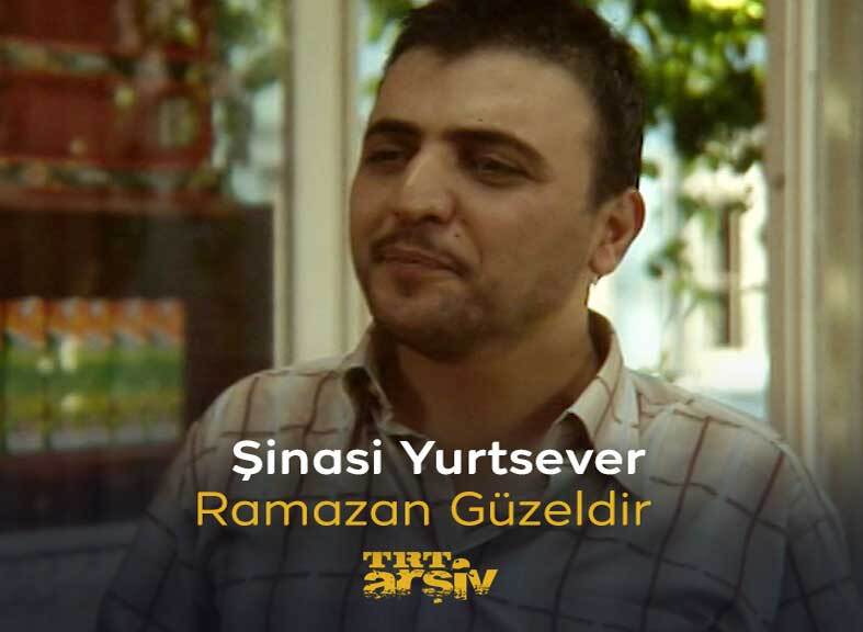 Geçtiğimiz yıl bugün aramızdan ayrılan oyuncu Şinasi Yurtsever’i, Hilmi karakterine hayat verdiği “Ramazan Güzeldir” dizisi ile anıyoruz. 🌙
