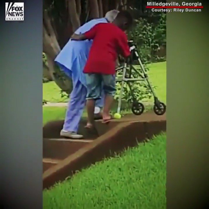 HEARTWARMING: 8 year old ‘Maurice Adams’ in Georgia, was caught on Camera helping an Elderly lady up a set of stairs. What an amazing child and Parents he has. This is the America I love! 🇺🇸