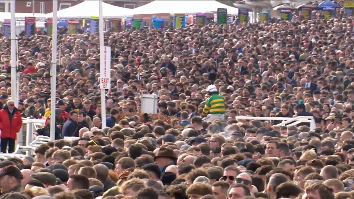 Look at this sell out CROWD 🤩👏