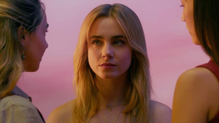 Te puedes pelear con tu hermana, pero harías lo impensable por ella. 'Esa Noche' ya está disponible.