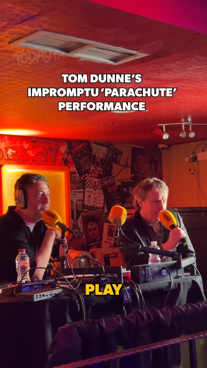 Tom Dunne asked if there was a pianist in the house… Podge stepped up 🙌 And just like that, Whelan’s got an impromptu performance of ‘Parachute’. #TomDunne #TodayFM