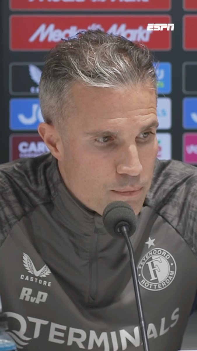 Robin van Persie richt zich op de supporters in De Kuip 🫵 "Mijn advies richting De Kuip is om achter de spelers te gaan staan."