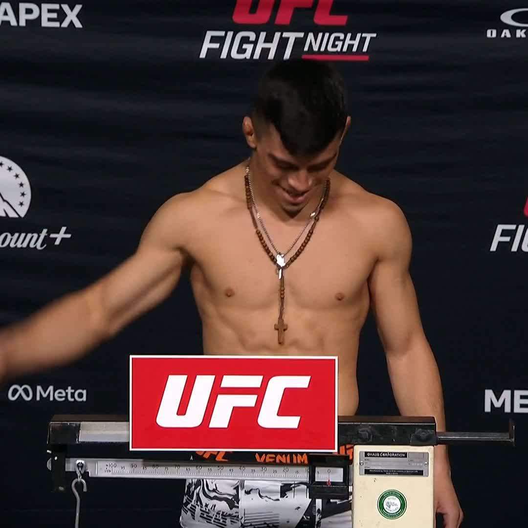 VAMOS ARGENTINA 🇦🇷 Kevin Vallejos da el peso con 145.5 libras ‼️ Ver en vivo por Paramount+ Deportes | #UFCVegas114