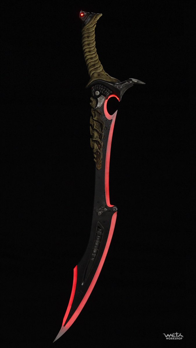 On the most dangerous planet in the universe, it pays to have a plasma sword. Discover how we made Dek’s definitive weapon in #PredatorBadlands, directed by Dan Trachtenberg.