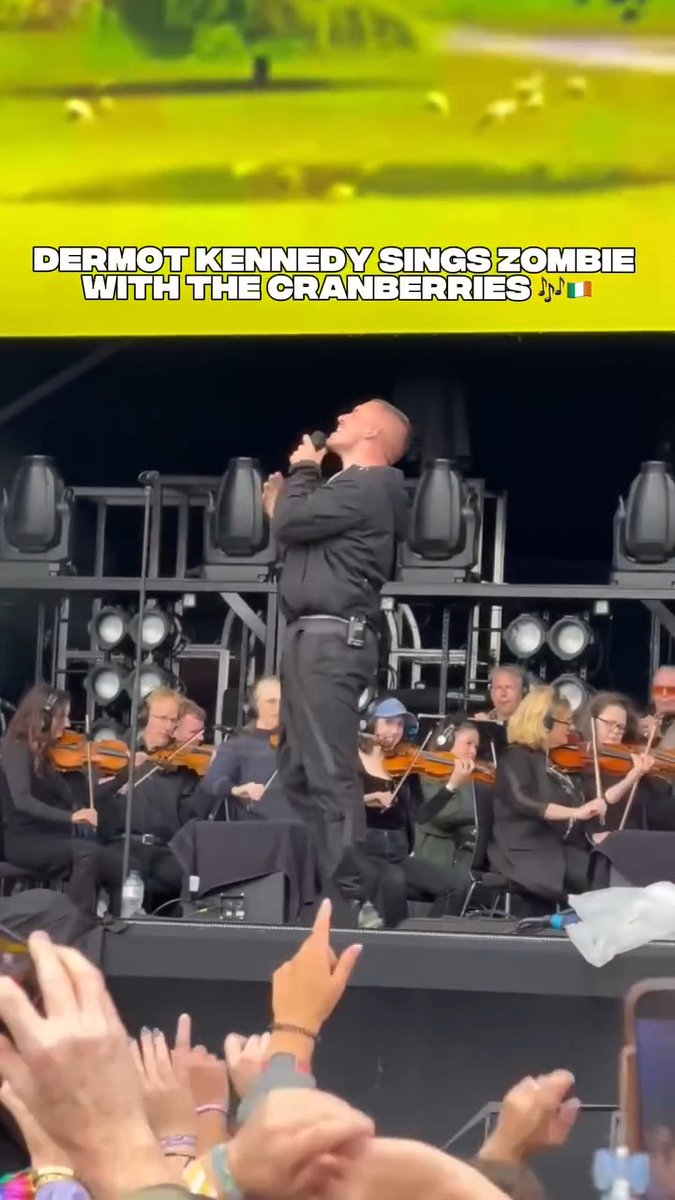 After being crowned #1 in Today FM’s 100 Greatest Irish Songs 💛 A look back at this special moment when Dermot Kennedy joined Mike and Noel Hogan of The Cranberries on stage with the RTÉ Concert Orchestra 🇮🇪🎶 Their first live performance of these iconic songs in 8 years.