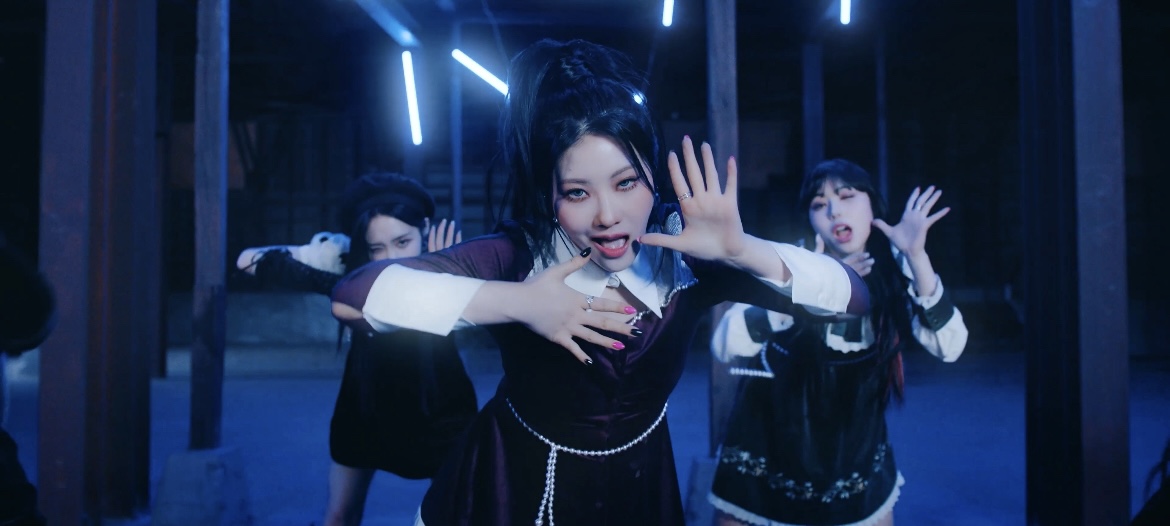 this also happened to purple kiss btw, all the members agreed to have pretty psycho as the title track but rbw said no and made it memem... the rest is history...