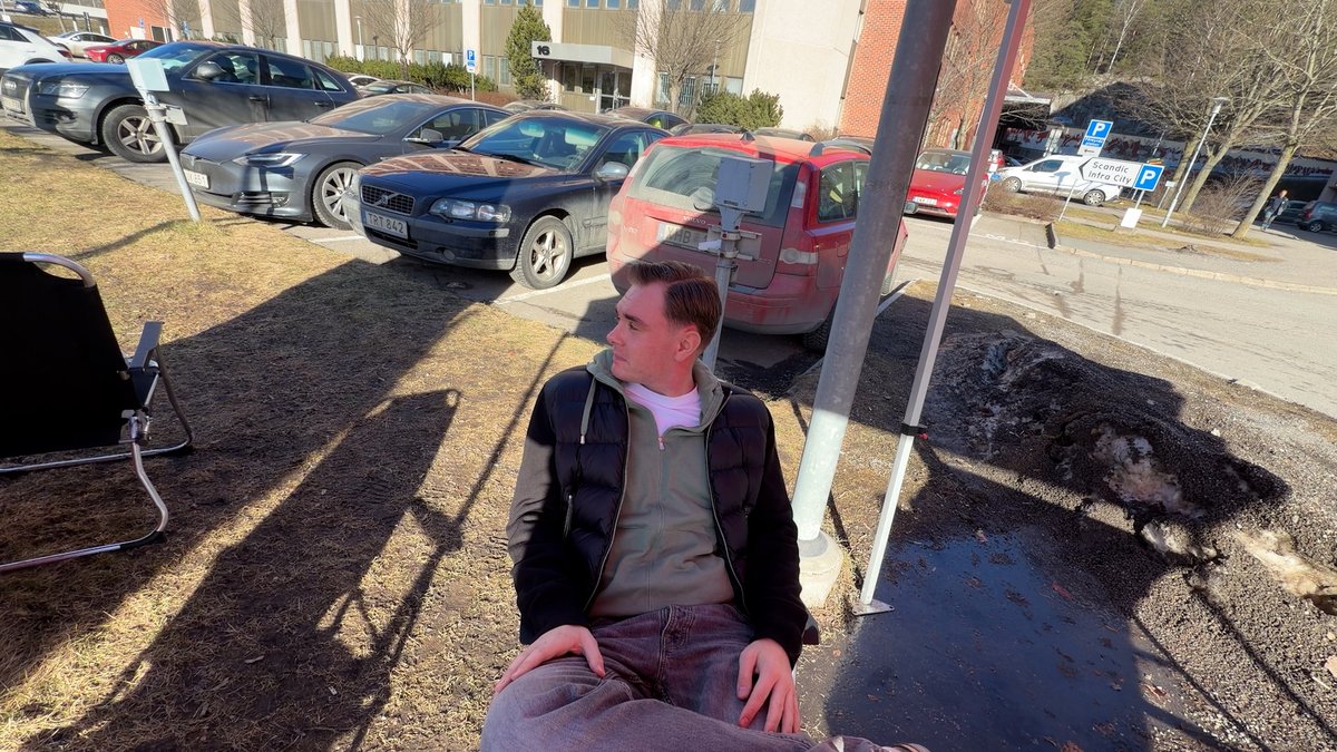 Jag fick till slut ta över rollen som strejkvakt när samtliga från IF Metall flydde mina frågor. På dold kamera hyllade de vänsterns våld mot Tesla. Men när jag började ställa enkla följdfrågor tog det bara sekunder innan de försvann. Inte ett svar. Inte ett försök att stå för sina ord. 📹 Se reportaget: