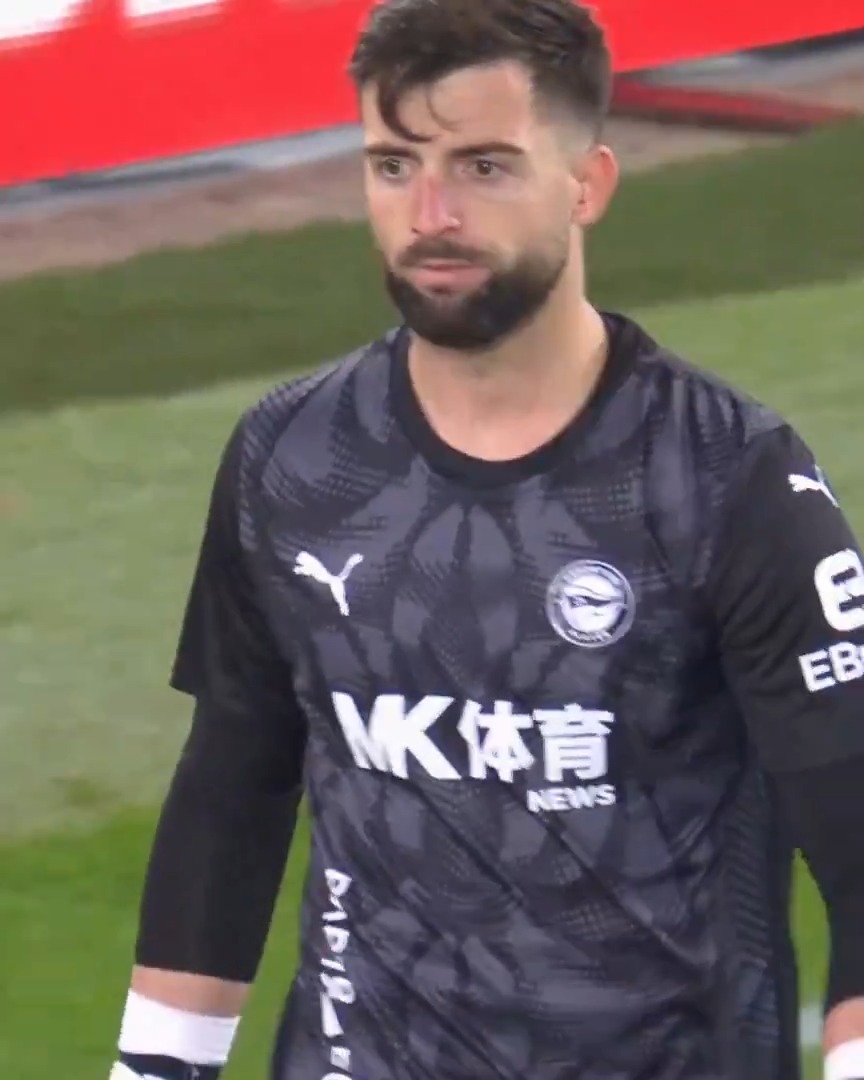 🦸‍♂️ ¡La 𝐝𝐨𝐛𝐥𝐞 𝐩𝐚𝐫𝐚𝐝𝐚 de Antonio Sivera Salvá! Deportivo Alavés | LALIGAHighlights