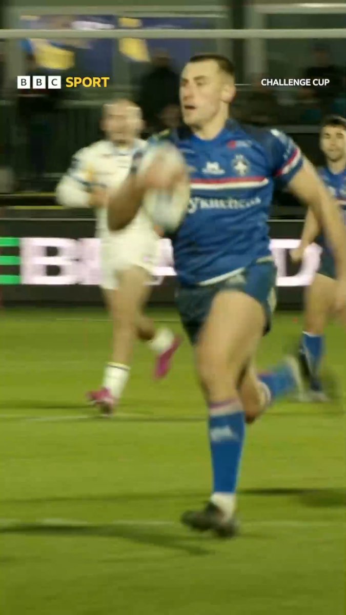 Terrific from Trinity ✨ Oliver Pratt finishing a superb try for Wakefield in the Challenge Cup 🔵