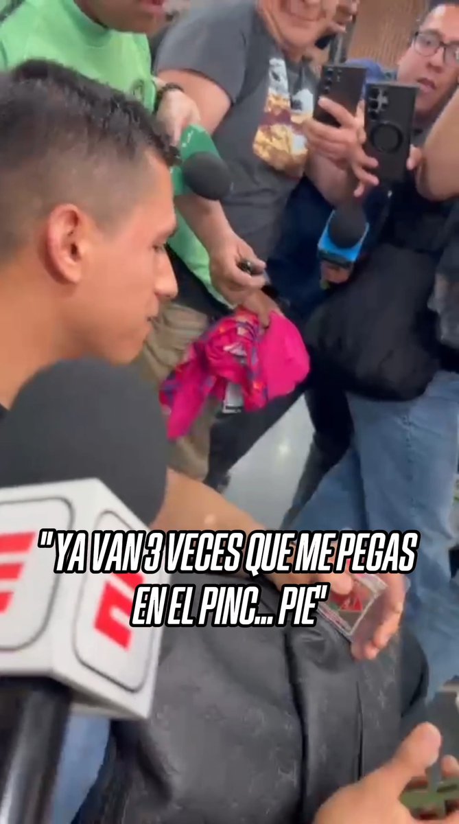 ¡AGUAS CON MALAGÓN QUE LO ACABAN DE OPERAR! 🥺 El portero del América regresó de Guadalajara luego de ser operado por su lesión en el tendón de Aquiles. Vía: Víctor Díaz