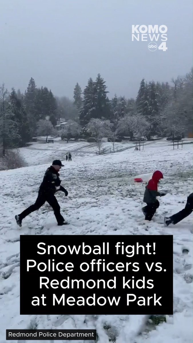 Cute!❄️The Redmond Police Department had a snowball fight with some local kids at Meadow Park after rare March snow blanketed parts of western Washington. ❄️☃️❄️ 📸 - Redmond Police Department